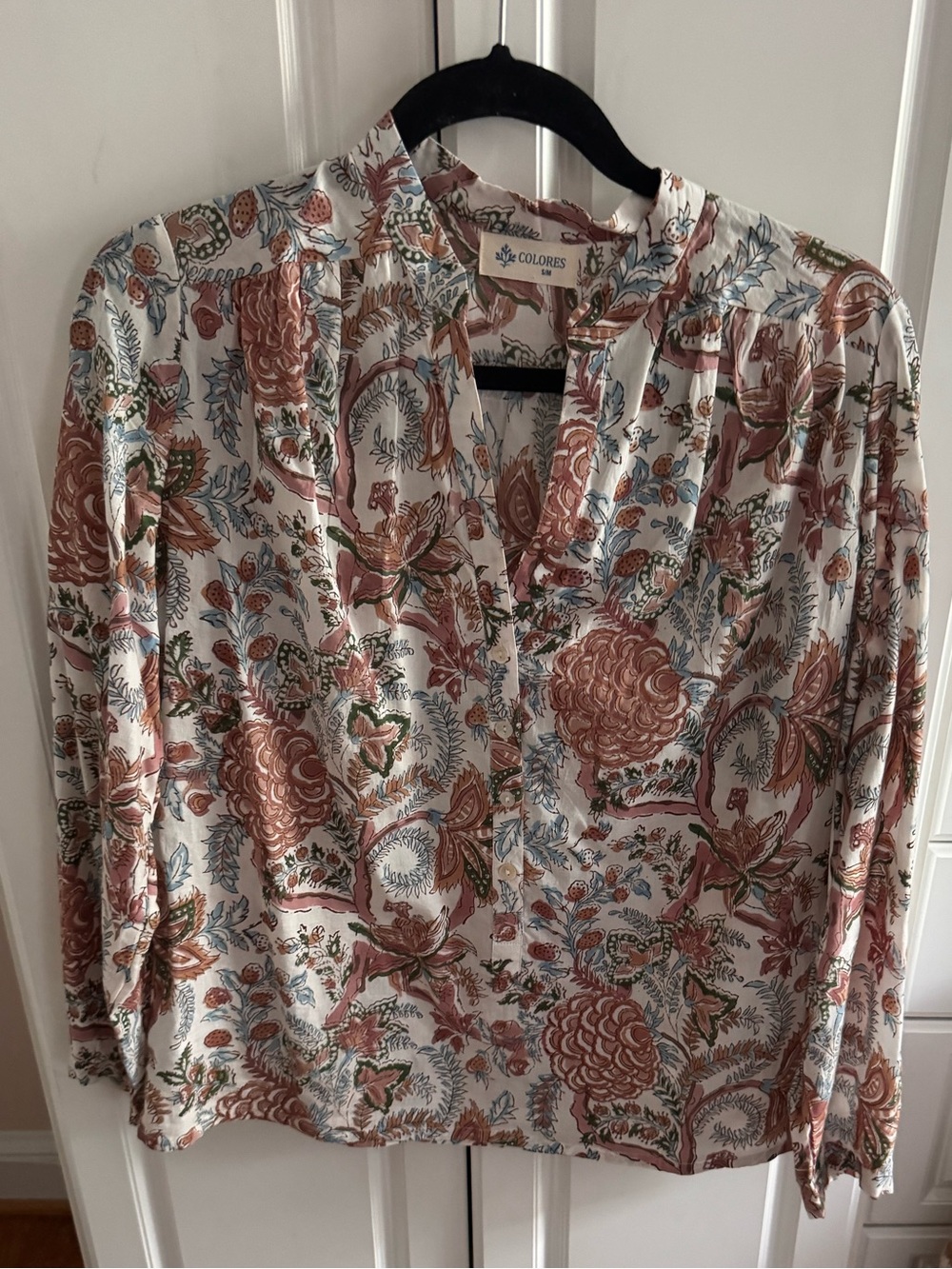 Colores batik pattern blouse, like new medium